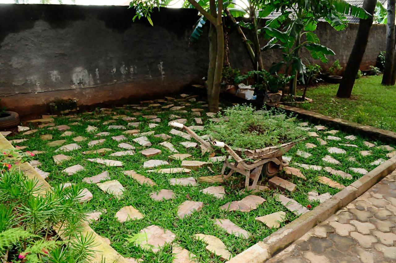 The Shoebill Nest Panzió Kampala Kültér fotó